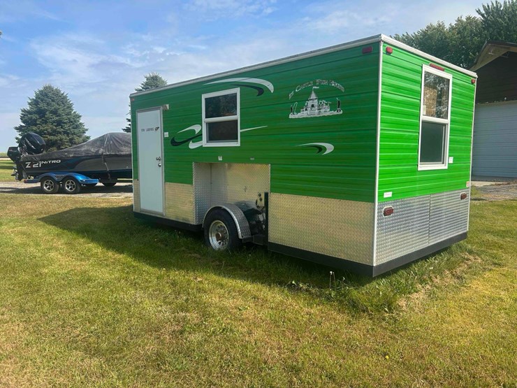 ice-castle-fish-house-image-3