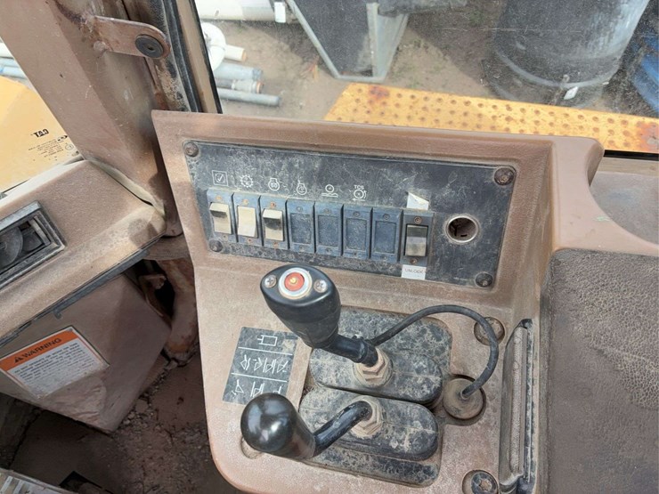 caterpillar-938f-image-38