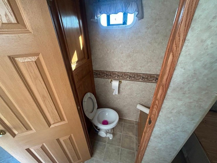 2006-forest-river-cedar-creek-30rkts-camper-image-21