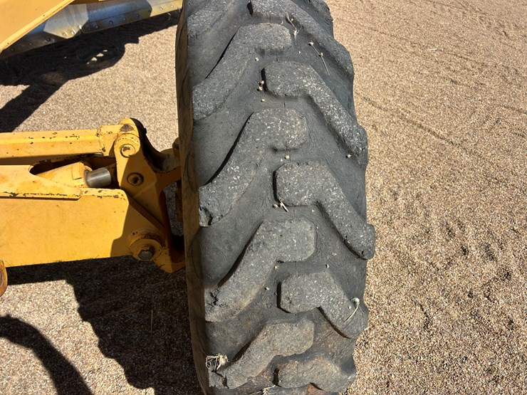 deere-770bh-image-28