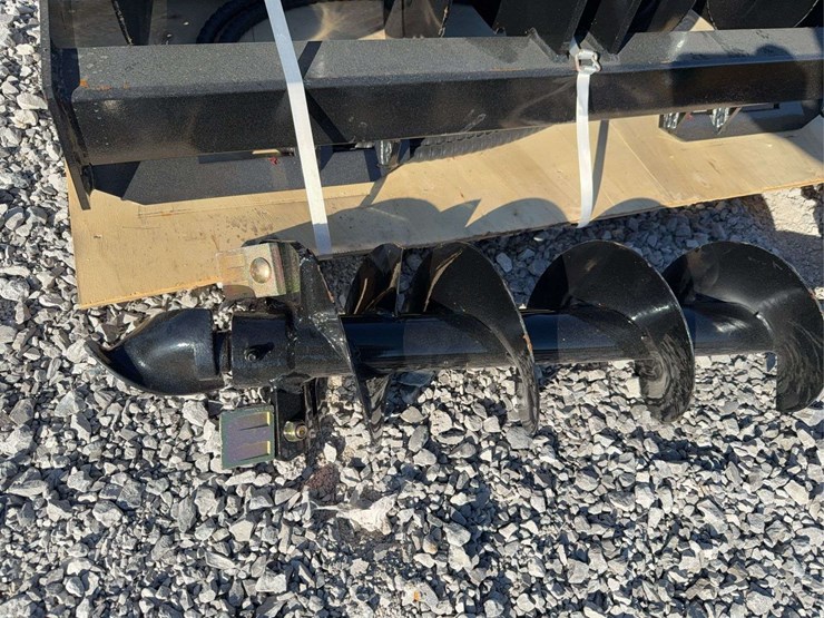 future-skid-steer-auger-w/-8---12-&-16-in-bits-image-5