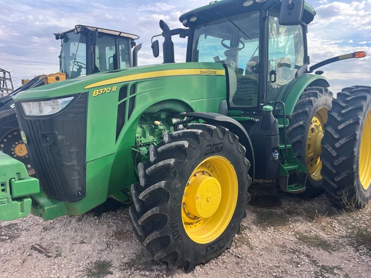 john-deere-8370r-image-1