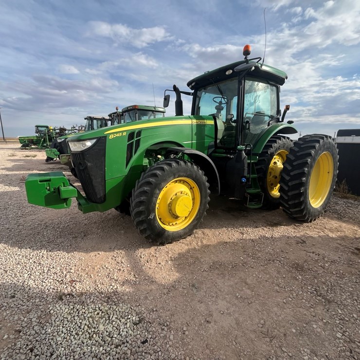 JOHN DEERE 8245R