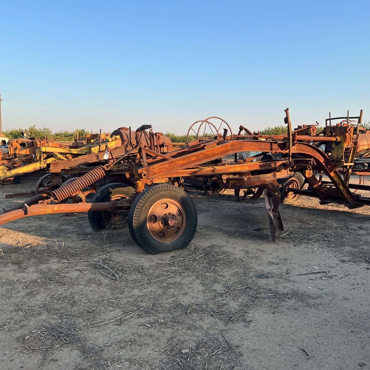 Pull Type Road Grader