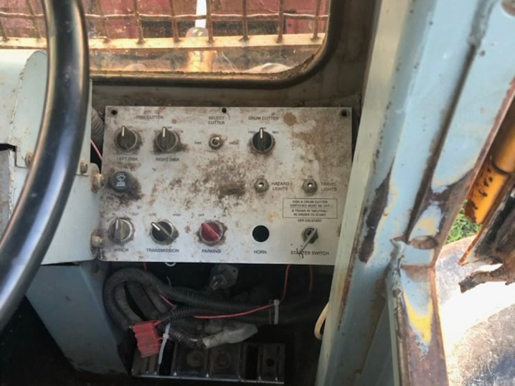 john-deere-330-image-6