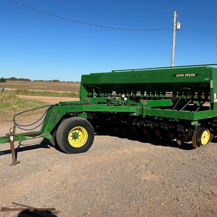 JOHN DEERE 750