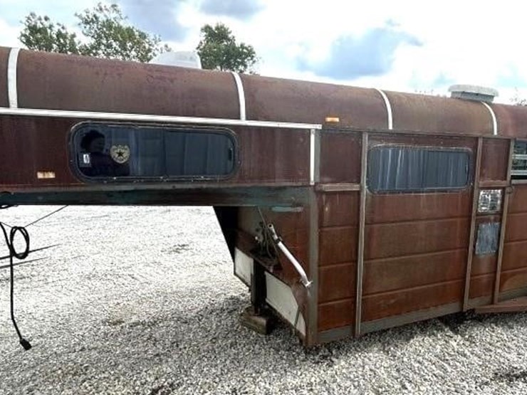 stock-trailer-26'-image-1