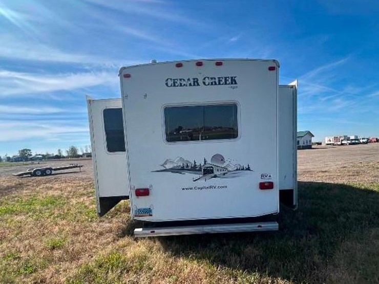 2006-forest-river-cedar-creek-30rkts-camper-image-6