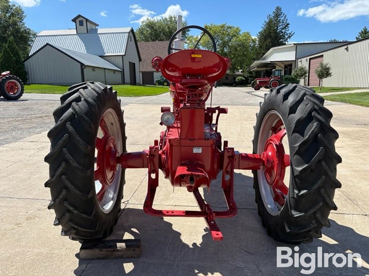 1953-ih-farmall-super-m-2wd-tractor-image-6