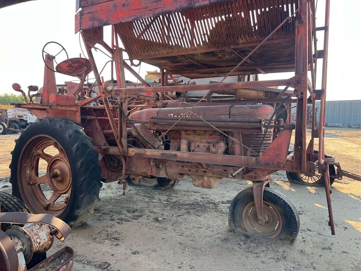 farmall-m-cotton-picker-image-6