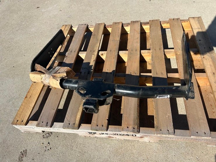 hitch-with-mounting-brackets-image-1