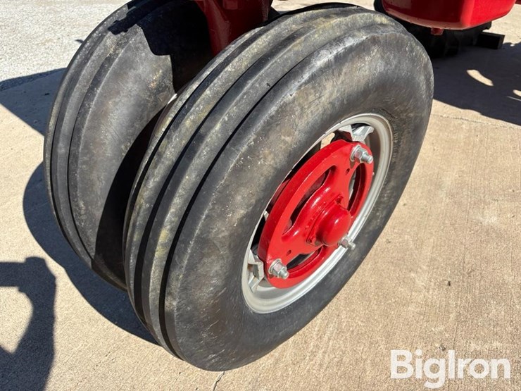 1954-ih-farmall-super-m-ta-2wd-tractor-image-17