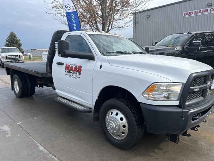 2015-dodge-ram-3500-image-7