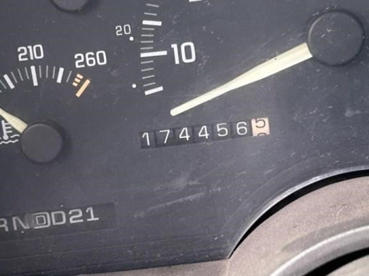 1993-chevrolet-cheyenne-2500-image-16