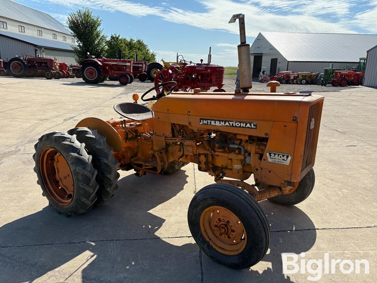 1966-international-2404-image-3