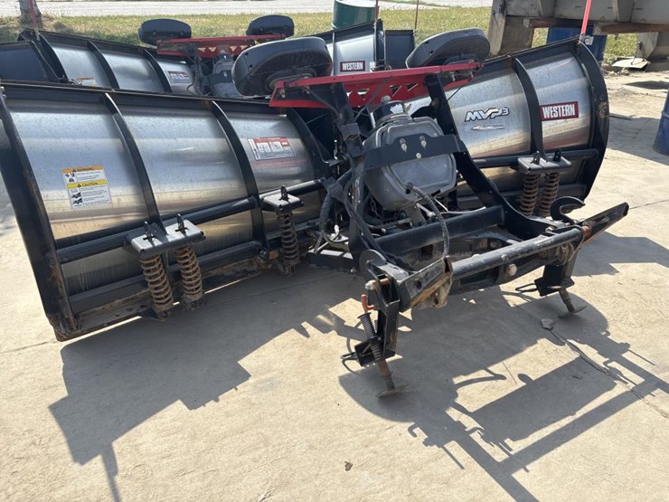 #5038-•-western-mvp3-truck-v-plow-image-1