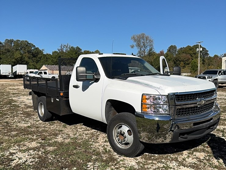 2007-chevy-3500-hd-flatbed-6.0-vortec-engine-146,125-miles-image-1