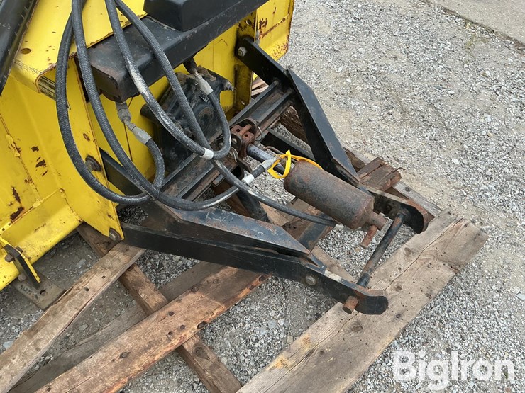 john-deere-5'-front-mount-snow-blower-image-9