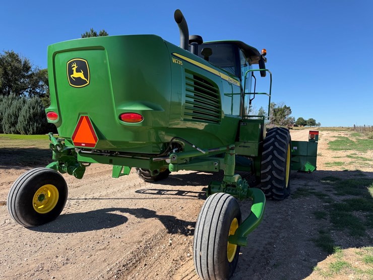 2019-john-deere-w235-image-8