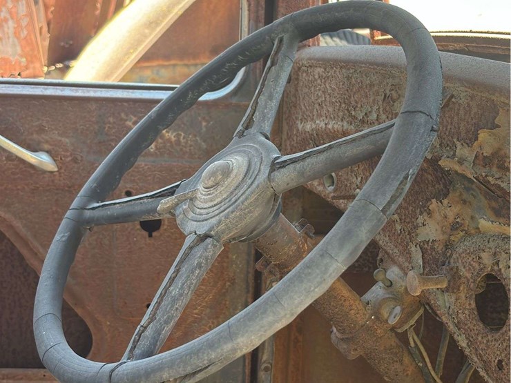 truck-cab-and-chassis-image-19