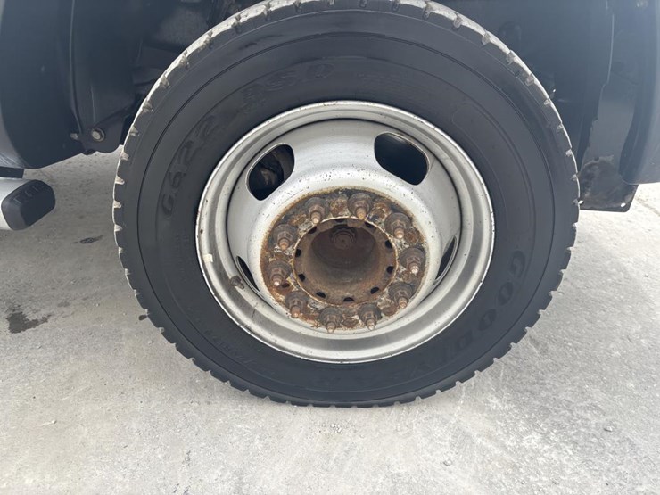 2016-custom-flatbed-image-48