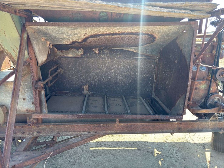 john-deere-pull-type-combine-image-44