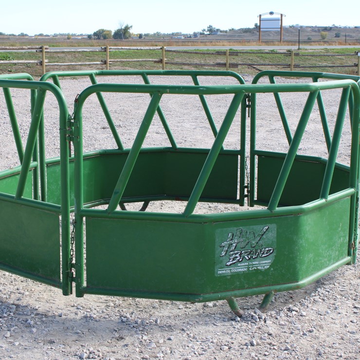 #4018 • #4018 - HW Round Bale Feeder - Good Condition - Green