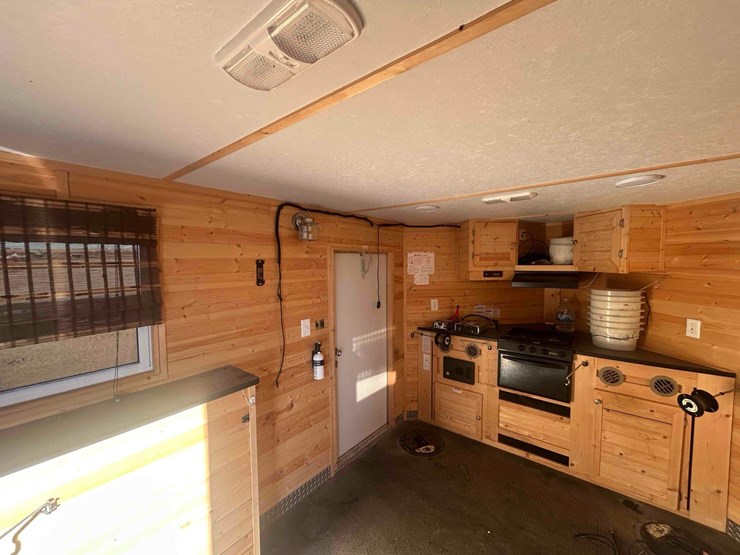 ice-castle-fish-house-image-15