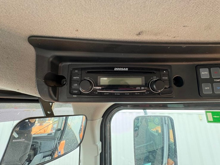 2015-doosan-dl200tc-5-image-23