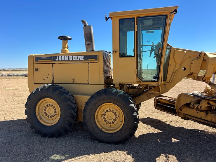 deere-770bh-image-32
