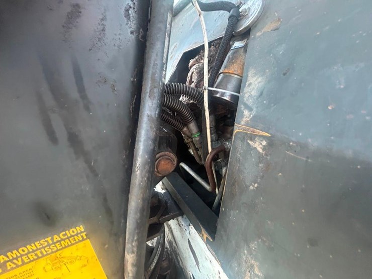 1981-model-2000-bobcat-mini-payloader-image-15