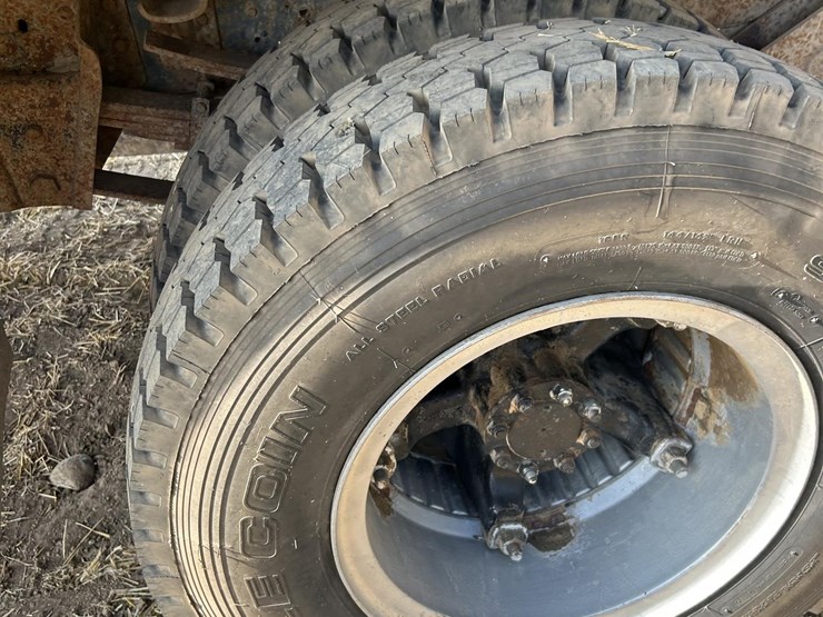 1982-international-s1700-image-13