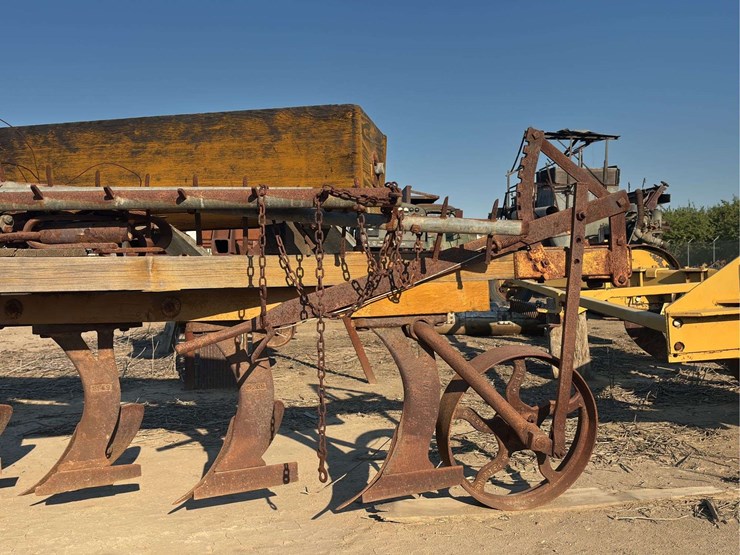 stockton-5-bottom-wooden-frame-plow-image-14