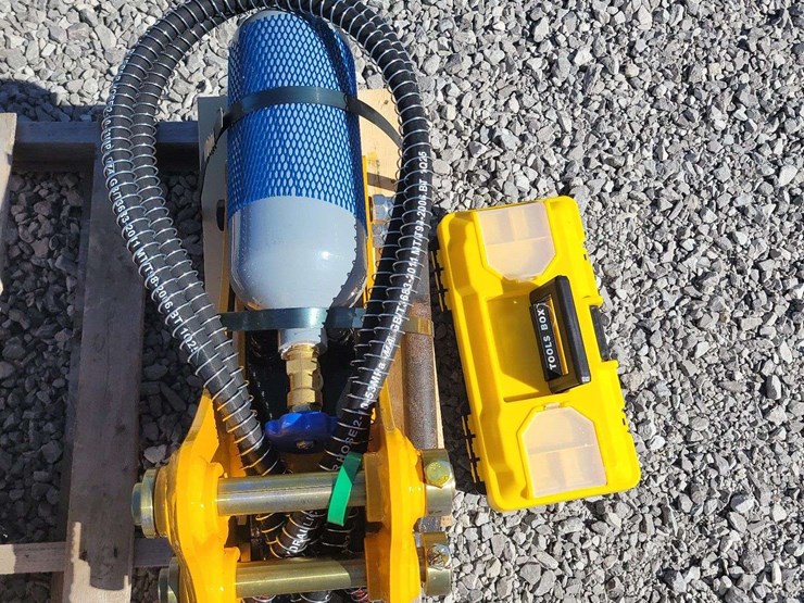 hydraulic-breaker-for-mini-excavator.-image-5