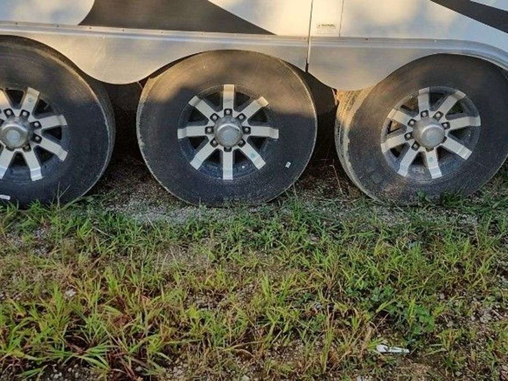 2013-dutchman-voltage-toy-hauler-40-foot.-image-13