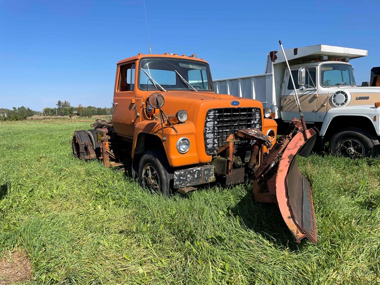 1984-ford-8000-image-9
