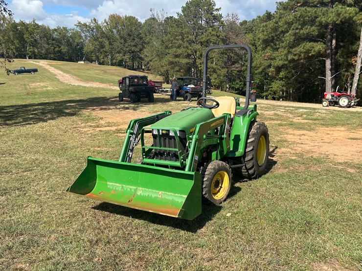 john-deere-3032e-image-1