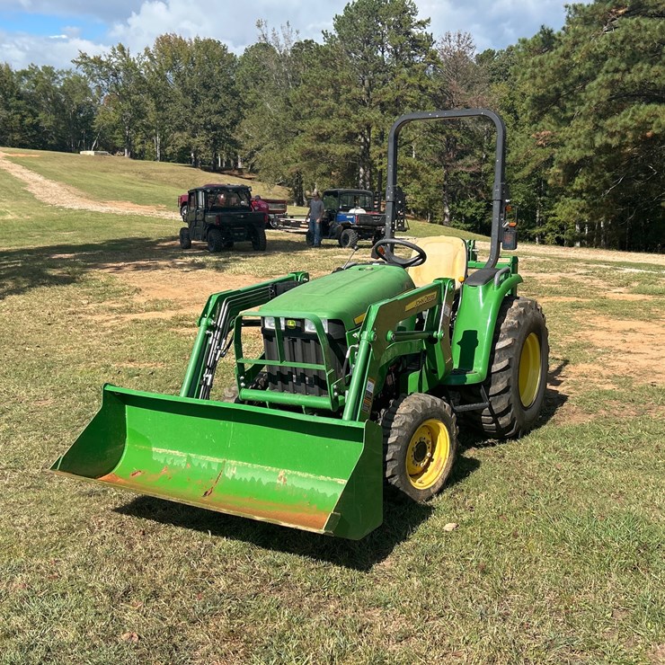 JOHN DEERE 3032E