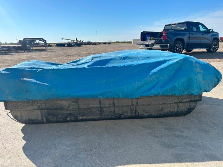 clam-portable-fish-house-image-2