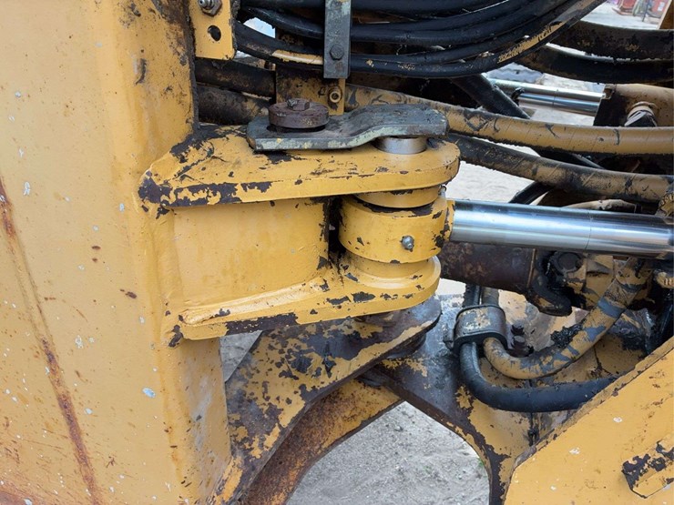 caterpillar-938f-image-29