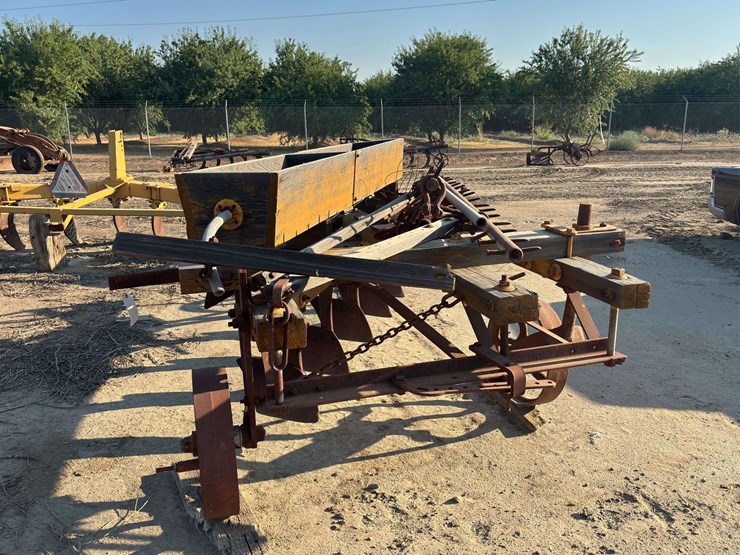 stockton-5-bottom-wooden-frame-plow-image-9