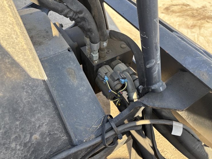 #5085-•-2021-bobcat-sbx240-84"-skid-steer-snow-blower-image-8