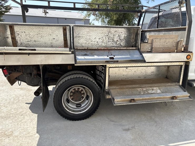 2016-dodge-ram-5500-image-16