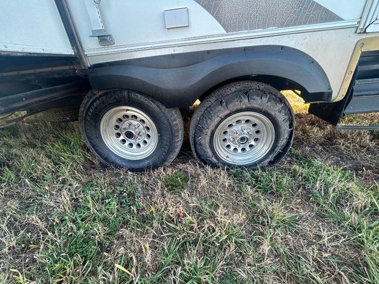 2006-forest-river-cedar-creek-30rkts-camper-image-37