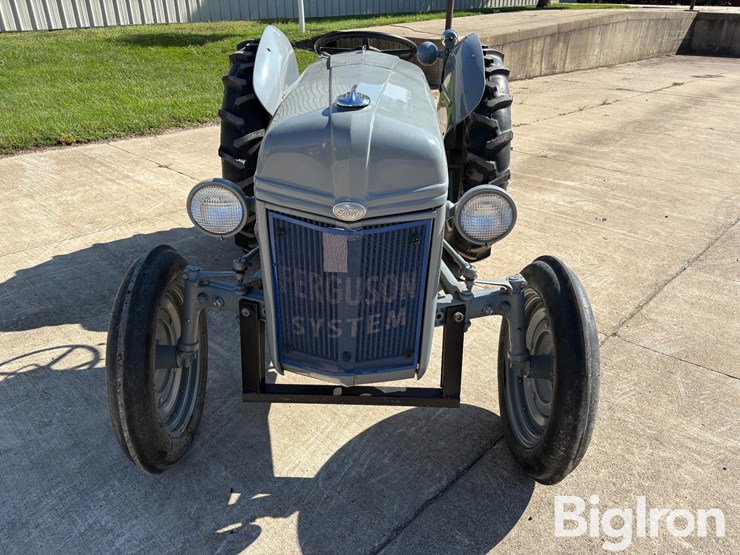 1940-ford-9n-image-2