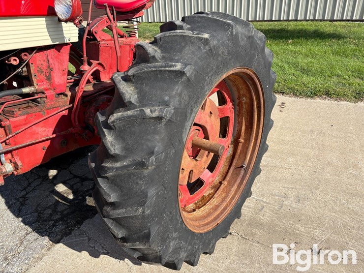1962-case-ih-560-image-17