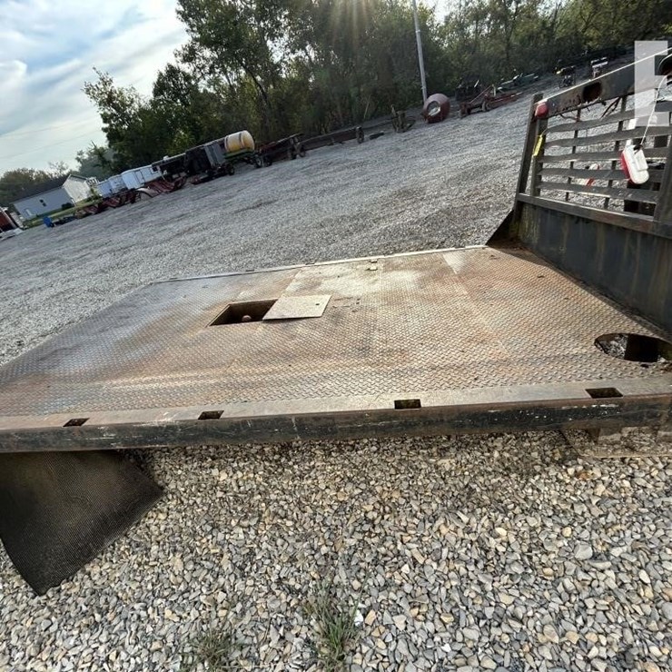 FLATBED 7'6" X 11'