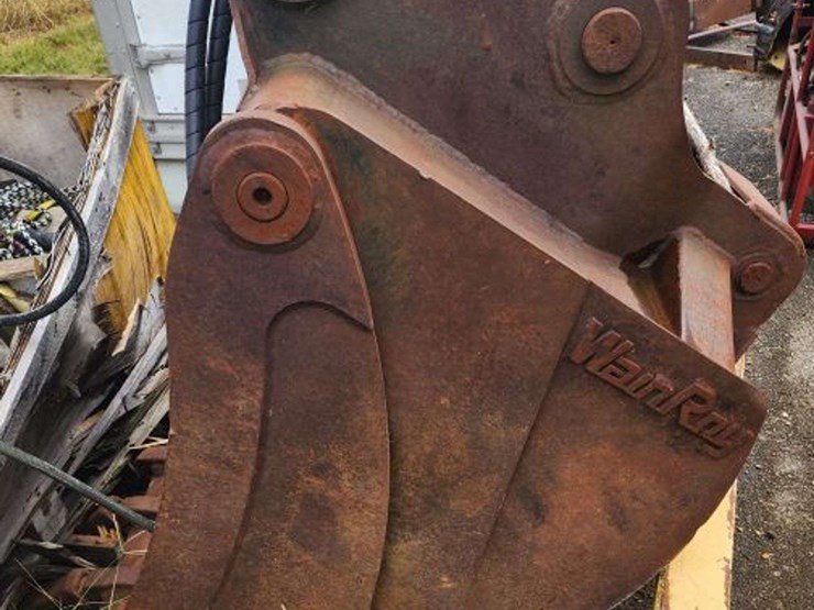 wain-roy-clam-shell-30"-bucket-image-1