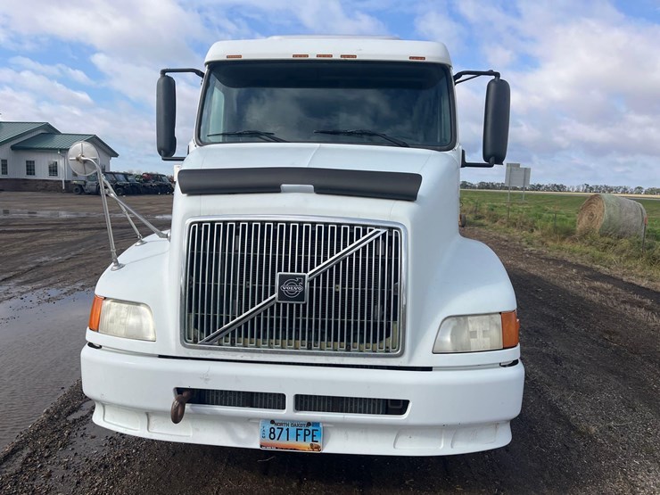 1998-volvo-semi-image-3