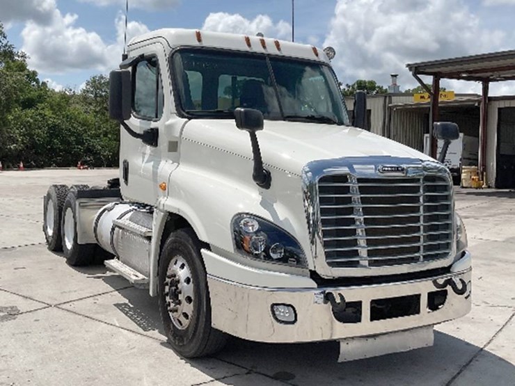 2019-freightliner-cascadia-125-image-1